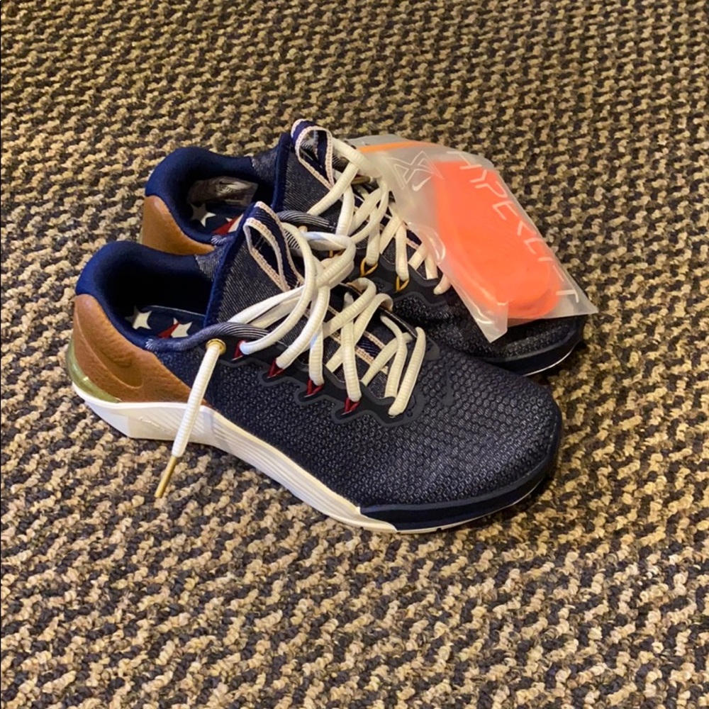 Nike Metcon 5 Americana. Women’s 7/Men’s 5.5